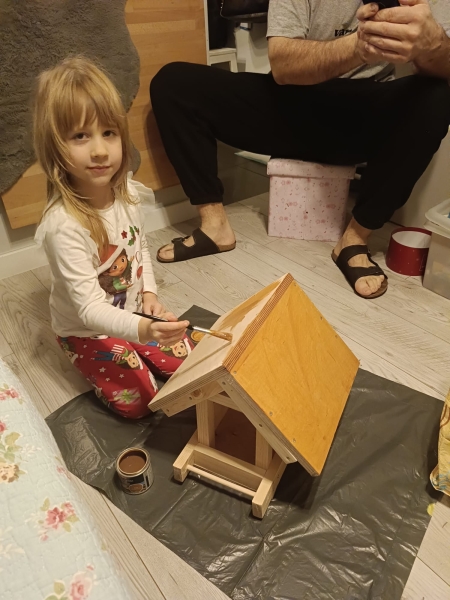 20250131 Basia z Tatą robi karmnik